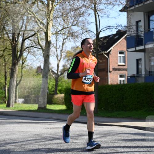 12.04.2026 - 45. Internationalen Wilhelmsburger Insellauf J. Mangold http://msf.ph/oto/9460345 12.04.2026 10:42:28 Ziel 2252, 3091, 5442, 5273, 2724, 2500, 3021, 5751, 5794, 3779, 5840, 2406, 4377, 3086, 3227, 4974, 5705 meine-sportfotos.de