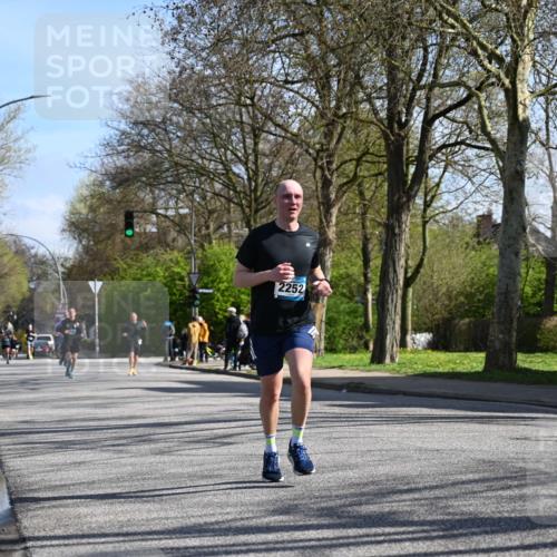 12.04.2026 - 45. Internationalen Wilhelmsburger Insellauf J. Mangold http://msf.ph/oto/9460347 12.04.2026 10:42:29 Ziel 2252, 3091, 5442, 5273, 5273, 2724, 2500, 3021, 5751, 5794, 3779, 3779, 5840, 2406, 4377, 3086, 3227, 4974, 5705, 2189, 5697 meine-sportfotos.de