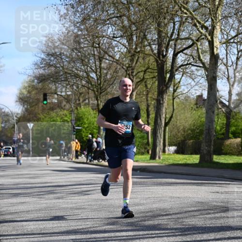 12.04.2026 - 45. Internationalen Wilhelmsburger Insellauf J. Mangold http://msf.ph/oto/9460350 12.04.2026 10:42:29 Ziel 2252, 3091, 5442, 5273, 5273, 2724, 2500, 3021, 5751, 5794, 3779, 3779, 5840, 2406, 4377, 3086, 3227, 4974, 5705, 2189, 5697 meine-sportfotos.de