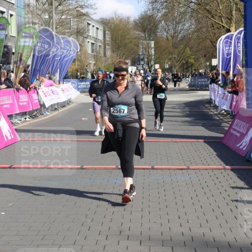 12.04.2026 - 45. Internationalen Wilhelmsburger Insellauf Strokosch-Dieckow http://msf.ph/oto/9460355 12.04.2026 11:07:47 Ziel 2567, 2778, 5806 meine-sportfotos.de
