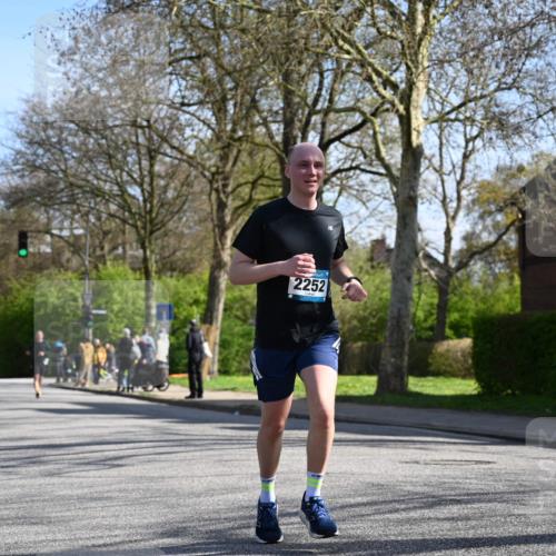 12.04.2026 - 45. Internationalen Wilhelmsburger Insellauf J. Mangold http://msf.ph/oto/9460361 12.04.2026 10:42:29 Ziel 2252, 3091, 5442, 5273, 5273, 2724, 2500, 3021, 5751, 5794, 3779, 3779, 5840, 2406, 4377, 3086, 3227, 4974, 5705, 2189, 5697 meine-sportfotos.de