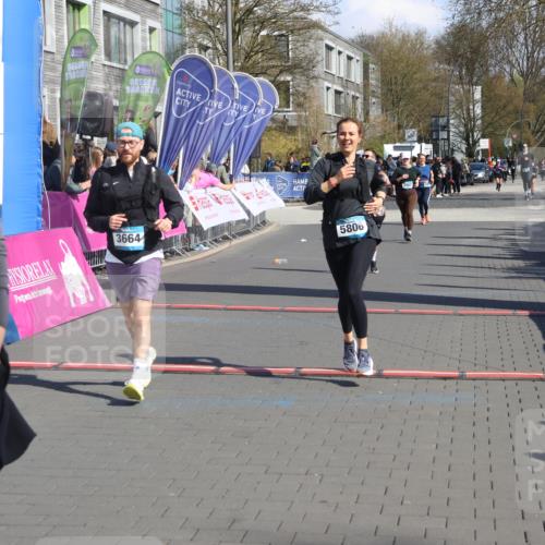 12.04.2026 - 45. Internationalen Wilhelmsburger Insellauf Strokosch-Dieckow http://msf.ph/oto/9460362 12.04.2026 11:07:50 Ziel 5806, 3149 meine-sportfotos.de