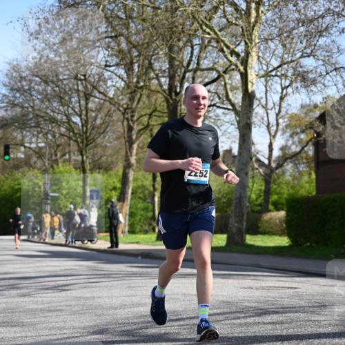 12.04.2026 - 45. Internationalen Wilhelmsburger Insellauf J. Mangold http://msf.ph/oto/9460363 12.04.2026 10:42:30 Ziel 2252, 3091, 5442, 5273, 2724, 2500, 3021, 5751, 5794, 3779, 5840, 2406, 4377, 3086, 3227, 4974, 5705, 2189, 5697, 2813 meine-sportfotos.de