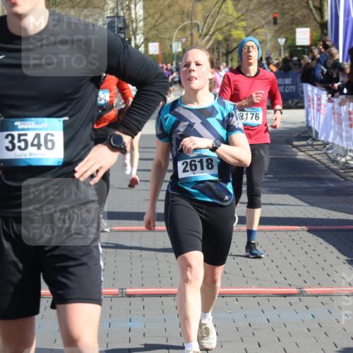 12.04.2026 - 45. Internationalen Wilhelmsburger Insellauf Strokosch-Dieckow http://msf.ph/oto/9460366 12.04.2026 10:50:15 Ziel 2618, 2176, 2054, 3329, 3459 meine-sportfotos.de