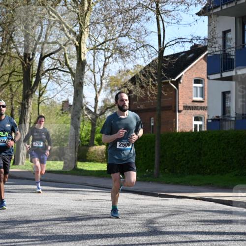 12.04.2026 - 45. Internationalen Wilhelmsburger Insellauf J. Mangold http://msf.ph/oto/9460385 12.04.2026 10:42:47 Ziel 5273, 2724, 2500, 3021, 5751, 5794, 3779, 5840, 2406, 4377, 3086, 3227, 4974, 5705, 2189, 5697, 2813, 4931, 3565, 5337, 2102, 2656, 2104, 5337, 2102, 2656, 2104, 5407, 5286, 2039 meine-sportfotos.de