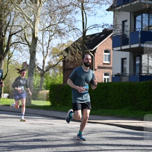 12.04.2026 - 45. Internationalen Wilhelmsburger Insellauf J. Mangold http://msf.ph/oto/9460391 12.04.2026 10:42:47 Ziel 5273, 2724, 2500, 3021, 5751, 5794, 3779, 5840, 2406, 4377, 3086, 3227, 4974, 5705, 2189, 5697, 2813, 4931, 3565, 5337, 2102, 2656, 2104, 5337, 2102, 2656, 2104, 5407, 5286, 2039 meine-sportfotos.de