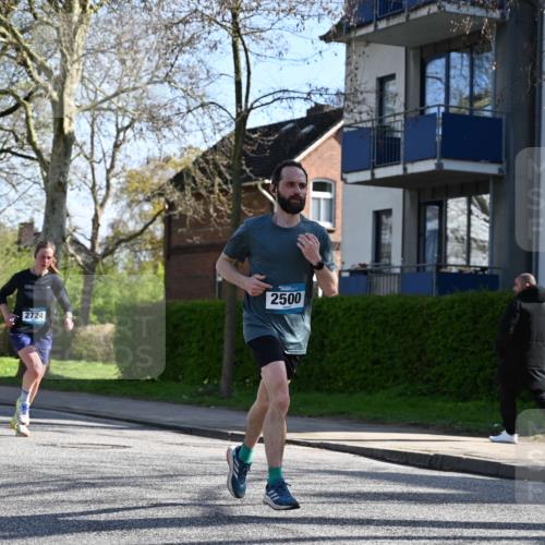 12.04.2026 - 45. Internationalen Wilhelmsburger Insellauf J. Mangold http://msf.ph/oto/9460395 12.04.2026 10:42:48 Ziel 5273, 2724, 2500, 3021, 5751, 5794, 3779, 5840, 2406, 2406, 4377, 3086, 3227, 4974, 5705, 2189, 5697, 2813, 4931, 3565, 5337, 2102, 2656, 2104, 5407, 5286, 2039 meine-sportfotos.de