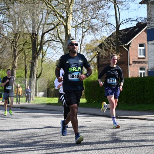 12.04.2026 - 45. Internationalen Wilhelmsburger Insellauf J. Mangold http://msf.ph/oto/9460399 12.04.2026 10:42:48 Ziel 5273, 2724, 2500, 3021, 5751, 5794, 3779, 5840, 2406, 2406, 4377, 3086, 3227, 4974, 5705, 2189, 5697, 2813, 4931, 3565, 5337, 2102, 2656, 2104, 5407, 5286, 2039 meine-sportfotos.de