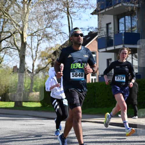 12.04.2026 - 45. Internationalen Wilhelmsburger Insellauf J. Mangold http://msf.ph/oto/9460413 12.04.2026 10:42:49 Ziel 5273, 2724, 2500, 3021, 5751, 5794, 3779, 5840, 2406, 4377, 4377, 3086, 3227, 4974, 5705, 2189, 5697, 2813, 4931, 3565, 5337, 2102, 2656, 2104, 5407, 5286, 2039 meine-sportfotos.de