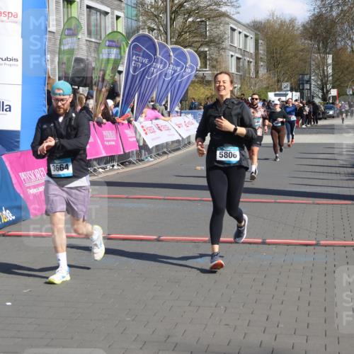 12.04.2026 - 45. Internationalen Wilhelmsburger Insellauf Strokosch-Dieckow http://msf.ph/oto/9460417 12.04.2026 11:07:50 Ziel 5806, 3149 meine-sportfotos.de