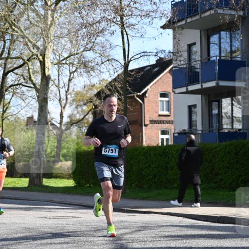 12.04.2026 - 45. Internationalen Wilhelmsburger Insellauf J. Mangold http://msf.ph/oto/9460423 12.04.2026 10:42:51 Ziel 5273, 2724, 2500, 3021, 5751, 5794, 3779, 5840, 2406, 4377, 3086, 3227, 4974, 3227, 4974, 5705, 2189, 5697, 2813, 4931, 3565, 5337, 2102, 2656, 2104, 5407, 5286, 2039 meine-sportfotos.de