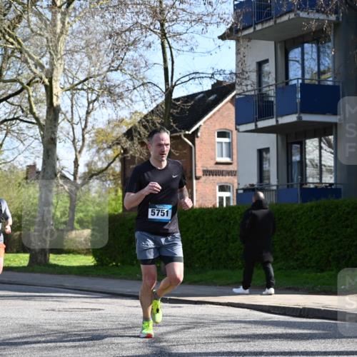 12.04.2026 - 45. Internationalen Wilhelmsburger Insellauf J. Mangold http://msf.ph/oto/9460424 12.04.2026 10:42:51 Ziel 5273, 2724, 2500, 3021, 5751, 5794, 3779, 5840, 2406, 4377, 3086, 3227, 4974, 3227, 4974, 5705, 2189, 5697, 2813, 4931, 3565, 5337, 2102, 2656, 2104, 5407, 5286, 2039 meine-sportfotos.de
