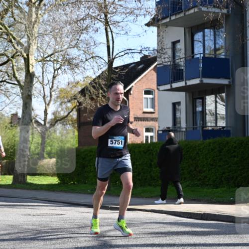 12.04.2026 - 45. Internationalen Wilhelmsburger Insellauf J. Mangold http://msf.ph/oto/9460425 12.04.2026 10:42:51 Ziel 5273, 2724, 2500, 3021, 5751, 5794, 3779, 5840, 2406, 4377, 3086, 3227, 4974, 3227, 4974, 5705, 2189, 5697, 2813, 4931, 3565, 5337, 2102, 2656, 2104, 5407, 5286, 2039 meine-sportfotos.de