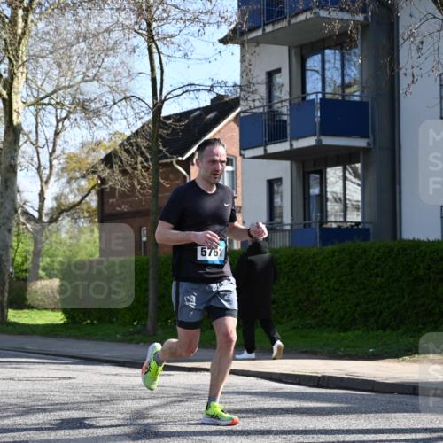12.04.2026 - 45. Internationalen Wilhelmsburger Insellauf J. Mangold http://msf.ph/oto/9460428 12.04.2026 10:42:51 Ziel 5273, 2724, 2500, 3021, 5751, 5794, 3779, 5840, 2406, 4377, 3086, 3227, 4974, 3227, 4974, 5705, 2189, 5697, 2813, 4931, 3565, 5337, 2102, 2656, 2104, 5407, 5286, 2039 meine-sportfotos.de
