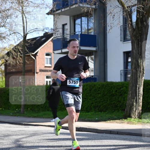 12.04.2026 - 45. Internationalen Wilhelmsburger Insellauf J. Mangold http://msf.ph/oto/9460435 12.04.2026 10:42:52 Ziel 5273, 2724, 2500, 3021, 5751, 5794, 3779, 5840, 2406, 4377, 3086, 3227, 4974, 5705, 5705, 2189, 5697, 2813, 4931, 3565, 5337, 2102, 2656, 2104, 5407, 5286, 5407, 5286, 2039, 3486 meine-sportfotos.de