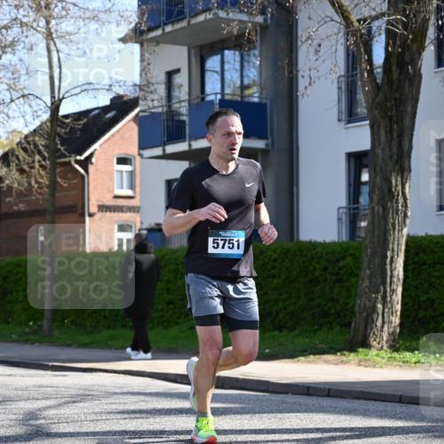 12.04.2026 - 45. Internationalen Wilhelmsburger Insellauf J. Mangold http://msf.ph/oto/9460437 12.04.2026 10:42:52 Ziel 5273, 2724, 2500, 3021, 5751, 5794, 3779, 5840, 2406, 4377, 3086, 3227, 4974, 5705, 5705, 2189, 5697, 2813, 4931, 3565, 5337, 2102, 2656, 2104, 5407, 5286, 5407, 5286, 2039, 3486 meine-sportfotos.de
