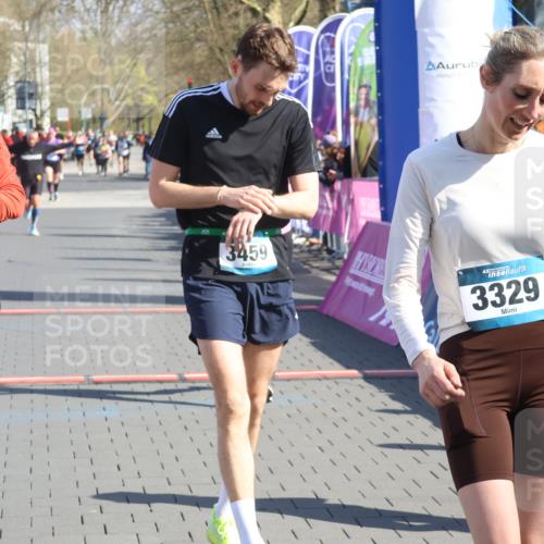 12.04.2026 - 45. Internationalen Wilhelmsburger Insellauf Strokosch-Dieckow http://msf.ph/oto/9460442 12.04.2026 10:50:21 Ziel 3329, 3459 meine-sportfotos.de