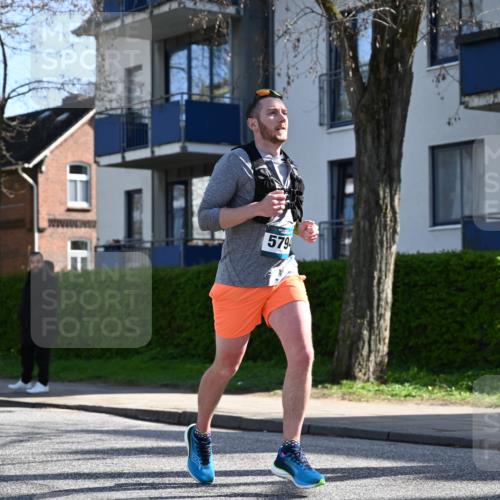 12.04.2026 - 45. Internationalen Wilhelmsburger Insellauf J. Mangold http://msf.ph/oto/9460454 12.04.2026 10:42:53 Ziel 5273, 2724, 2500, 3021, 5751, 5794, 3779, 5840, 2406, 4377, 3086, 3227, 4974, 5705, 2189, 5697, 2189, 5697, 2813, 4931, 3565, 5337, 2102, 2656, 2104, 5407, 5286, 2039, 3486 meine-sportfotos.de