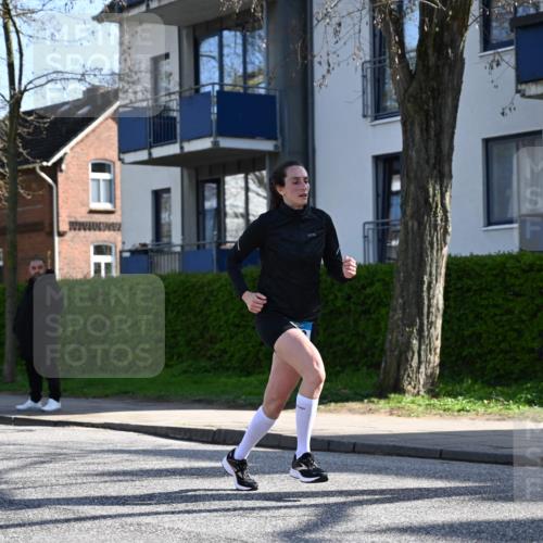 12.04.2026 - 45. Internationalen Wilhelmsburger Insellauf J. Mangold http://msf.ph/oto/9460459 12.04.2026 10:42:55 Ziel 2724, 2500, 3021, 5751, 5794, 3779, 5840, 2406, 4377, 3086, 3227, 4974, 5705, 2189, 5697, 2813, 4931, 3565, 5337, 2102, 2656, 2104, 5407, 5286, 2039, 2039, 3486, 4428 meine-sportfotos.de