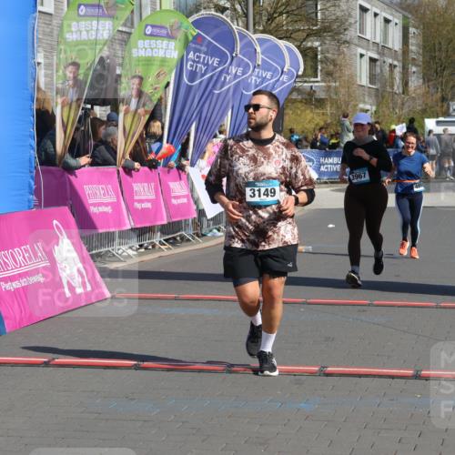 12.04.2026 - 45. Internationalen Wilhelmsburger Insellauf Strokosch-Dieckow http://msf.ph/oto/9460465 12.04.2026 11:07:54 Ziel 3149, 3967, 4856 meine-sportfotos.de