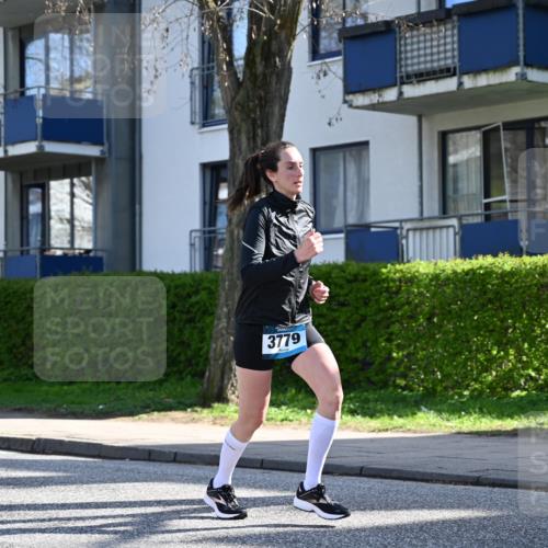 12.04.2026 - 45. Internationalen Wilhelmsburger Insellauf J. Mangold http://msf.ph/oto/9460466 12.04.2026 10:42:55 Ziel 2724, 2500, 3021, 5751, 5794, 3779, 5840, 2406, 4377, 3086, 3227, 4974, 5705, 2189, 5697, 2813, 4931, 3565, 5337, 2102, 2656, 2104, 5407, 5286, 2039, 2039, 3486, 4428 meine-sportfotos.de