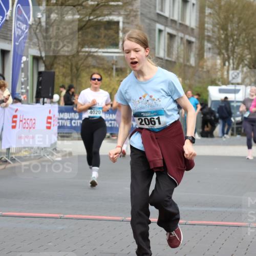12.04.2026 - 45. Internationalen Wilhelmsburger Insellauf Strokosch-Dieckow http://msf.ph/oto/9460469 12.04.2026 13:19:22 Ziel 2061, 4020 meine-sportfotos.de