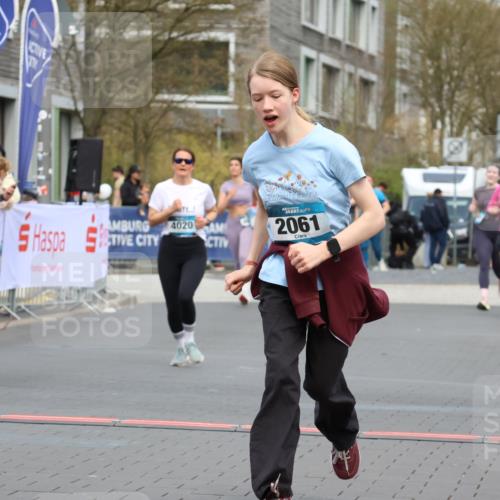 12.04.2026 - 45. Internationalen Wilhelmsburger Insellauf Strokosch-Dieckow http://msf.ph/oto/9460478 12.04.2026 13:19:21 Ziel 2061, 4020 meine-sportfotos.de