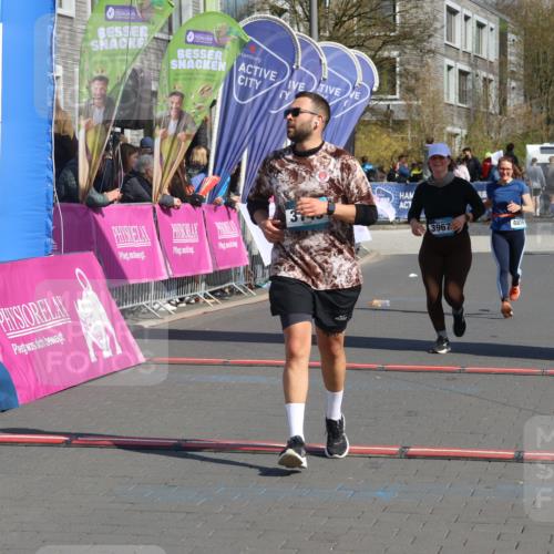 12.04.2026 - 45. Internationalen Wilhelmsburger Insellauf Strokosch-Dieckow http://msf.ph/oto/9460480 12.04.2026 11:07:54 Ziel 3149, 3967, 4856 meine-sportfotos.de