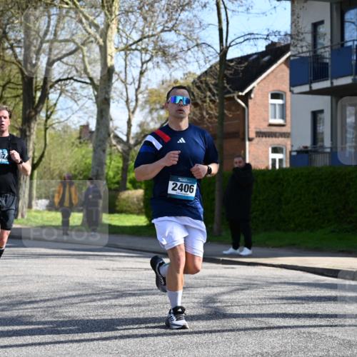 12.04.2026 - 45. Internationalen Wilhelmsburger Insellauf J. Mangold http://msf.ph/oto/9460482 12.04.2026 10:42:58 Ziel 2724, 2500, 3021, 5751, 5794, 3779, 5840, 2406, 4377, 3086, 3227, 4974, 5705, 2189, 5697, 2813, 4931, 3565, 3565, 5337, 2102, 2656, 2104, 5407, 5286, 2039, 3486, 4428, 3022 meine-sportfotos.de