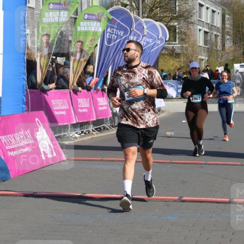 12.04.2026 - 45. Internationalen Wilhelmsburger Insellauf Strokosch-Dieckow http://msf.ph/oto/9460488 12.04.2026 11:07:54 Ziel 3149, 3967, 4856 meine-sportfotos.de
