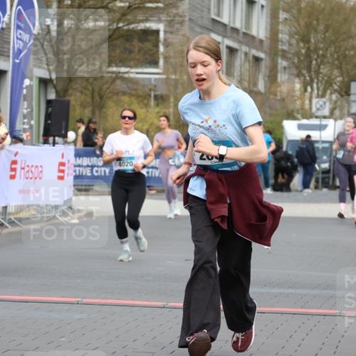 12.04.2026 - 45. Internationalen Wilhelmsburger Insellauf Strokosch-Dieckow http://msf.ph/oto/9460489 12.04.2026 13:19:21 Ziel 2061, 4020 meine-sportfotos.de