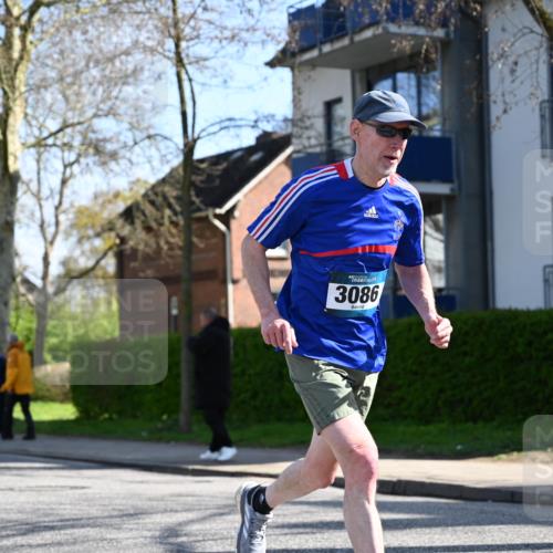 12.04.2026 - 45. Internationalen Wilhelmsburger Insellauf J. Mangold http://msf.ph/oto/9460515 12.04.2026 10:43:01 Ziel 3021, 5751, 5794, 3779, 5840, 2406, 4377, 3086, 3227, 4974, 5705, 2189, 5697, 2813, 4931, 3565, 5337, 2102, 2656, 2104, 5407, 5286, 2039, 3486, 4428, 3022, 4349 meine-sportfotos.de