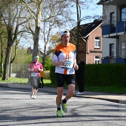 12.04.2026 - 45. Internationalen Wilhelmsburger Insellauf J. Mangold http://msf.ph/oto/9460518 12.04.2026 10:43:02 Ziel 5751, 5794, 3779, 5840, 2406, 4377, 3086, 3227, 4974, 5705, 2189, 5697, 2813, 4931, 3565, 5337, 2102, 2656, 2104, 5407, 5286, 2039, 3486, 4428, 3022, 4349 meine-sportfotos.de