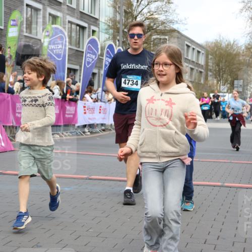 12.04.2026 - 45. Internationalen Wilhelmsburger Insellauf Strokosch-Dieckow http://msf.ph/oto/9460526 12.04.2026 13:19:18 Ziel 3524, 2572, 3587, 4734, 2061 meine-sportfotos.de
