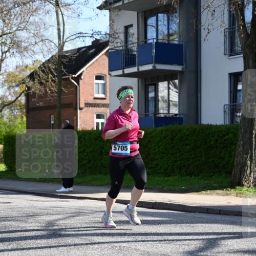 12.04.2026 - 45. Internationalen Wilhelmsburger Insellauf J. Mangold http://msf.ph/oto/9460535 12.04.2026 10:43:04 Ziel 5794, 3779, 5840, 2406, 4377, 3086, 3227, 4974, 5705, 2189, 5697, 2813, 4931, 3565, 5337, 2102, 2656, 2104, 5407, 5286, 5407, 5286, 2039, 3486, 3486, 4428, 3022, 4349 meine-sportfotos.de