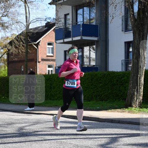 12.04.2026 - 45. Internationalen Wilhelmsburger Insellauf J. Mangold http://msf.ph/oto/9460538 12.04.2026 10:43:04 Ziel 5794, 3779, 5840, 2406, 4377, 3086, 3227, 4974, 5705, 2189, 5697, 2813, 4931, 3565, 5337, 2102, 2656, 2104, 5407, 5286, 5407, 5286, 2039, 3486, 3486, 4428, 3022, 4349 meine-sportfotos.de