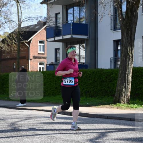 12.04.2026 - 45. Internationalen Wilhelmsburger Insellauf J. Mangold http://msf.ph/oto/9460539 12.04.2026 10:43:04 Ziel 5794, 3779, 5840, 2406, 4377, 3086, 3227, 4974, 5705, 2189, 5697, 2813, 4931, 3565, 5337, 2102, 2656, 2104, 5407, 5286, 5407, 5286, 2039, 3486, 3486, 4428, 3022, 4349 meine-sportfotos.de