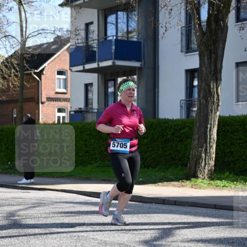 12.04.2026 - 45. Internationalen Wilhelmsburger Insellauf J. Mangold http://msf.ph/oto/9460540 12.04.2026 10:43:04 Ziel 5794, 3779, 5840, 2406, 4377, 3086, 3227, 4974, 5705, 2189, 5697, 2813, 4931, 3565, 5337, 2102, 2656, 2104, 5407, 5286, 5407, 5286, 2039, 3486, 3486, 4428, 3022, 4349 meine-sportfotos.de