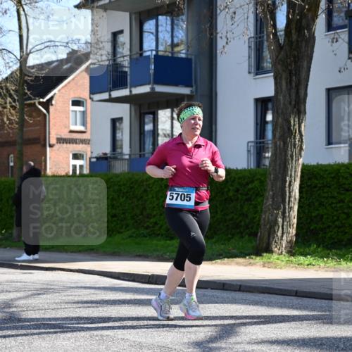 12.04.2026 - 45. Internationalen Wilhelmsburger Insellauf J. Mangold http://msf.ph/oto/9460541 12.04.2026 10:43:04 Ziel 5794, 3779, 5840, 2406, 4377, 3086, 3227, 4974, 5705, 2189, 5697, 2813, 4931, 3565, 5337, 2102, 2656, 2104, 5407, 5286, 5407, 5286, 2039, 3486, 3486, 4428, 3022, 4349 meine-sportfotos.de