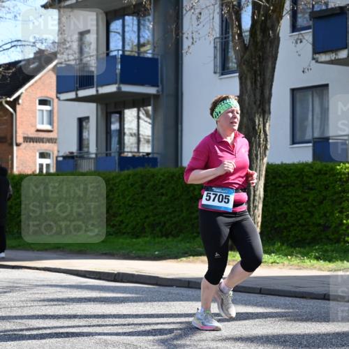 12.04.2026 - 45. Internationalen Wilhelmsburger Insellauf J. Mangold http://msf.ph/oto/9460546 12.04.2026 10:43:04 Ziel 5794, 3779, 5840, 2406, 4377, 3086, 3227, 4974, 5705, 2189, 5697, 2813, 4931, 3565, 5337, 2102, 2656, 2104, 5407, 5286, 5407, 5286, 2039, 3486, 3486, 4428, 3022, 4349 meine-sportfotos.de