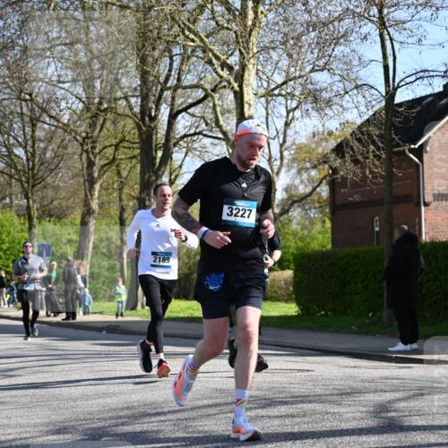12.04.2026 - 45. Internationalen Wilhelmsburger Insellauf J. Mangold http://msf.ph/oto/9460550 12.04.2026 10:43:05 Ziel 3779, 5840, 2406, 4377, 3086, 3227, 4974, 5705, 2189, 5697, 2813, 4931, 3565, 5337, 2102, 2656, 2104, 5407, 5286, 2039, 3486, 4428, 3022, 4349 meine-sportfotos.de