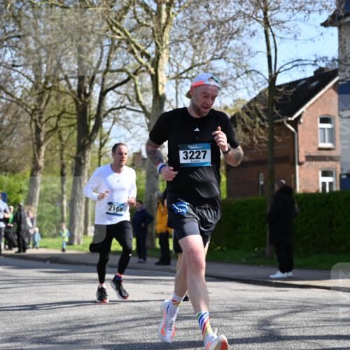 12.04.2026 - 45. Internationalen Wilhelmsburger Insellauf J. Mangold http://msf.ph/oto/9460554 12.04.2026 10:43:05 Ziel 3779, 5840, 2406, 4377, 3086, 3227, 4974, 5705, 2189, 5697, 2813, 4931, 3565, 5337, 2102, 2656, 2104, 5407, 5286, 2039, 3486, 4428, 3022, 4349 meine-sportfotos.de