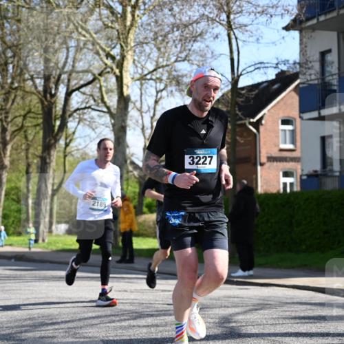 12.04.2026 - 45. Internationalen Wilhelmsburger Insellauf J. Mangold http://msf.ph/oto/9460556 12.04.2026 10:43:05 Ziel 3779, 5840, 2406, 4377, 3086, 3227, 4974, 5705, 2189, 5697, 2813, 4931, 3565, 5337, 2102, 2656, 2104, 5407, 5286, 2039, 3486, 4428, 3022, 4349 meine-sportfotos.de