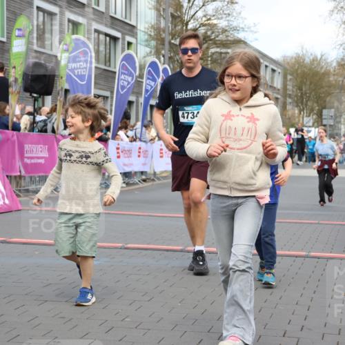 12.04.2026 - 45. Internationalen Wilhelmsburger Insellauf Strokosch-Dieckow http://msf.ph/oto/9460558 12.04.2026 13:19:18 Ziel 3524, 2572, 3587, 4734, 2061 meine-sportfotos.de