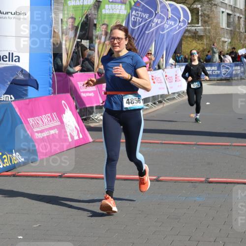 12.04.2026 - 45. Internationalen Wilhelmsburger Insellauf Strokosch-Dieckow http://msf.ph/oto/9460559 12.04.2026 11:07:58 Ziel 3967, 4856, 3295 meine-sportfotos.de