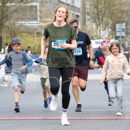 12.04.2026 - 45. Internationalen Wilhelmsburger Insellauf Strokosch-Dieckow http://msf.ph/oto/9460571 12.04.2026 13:19:15 Ziel 3524, 2572, 3587, 4734 meine-sportfotos.de