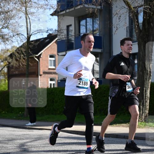 12.04.2026 - 45. Internationalen Wilhelmsburger Insellauf J. Mangold http://msf.ph/oto/9460576 12.04.2026 10:43:07 Ziel 5840, 2406, 4377, 3086, 3227, 4974, 5705, 2189, 5697, 2813, 4931, 3565, 5337, 2102, 2656, 2104, 5407, 5286, 2039, 2039, 3486, 4428, 4428, 3022, 4349 meine-sportfotos.de