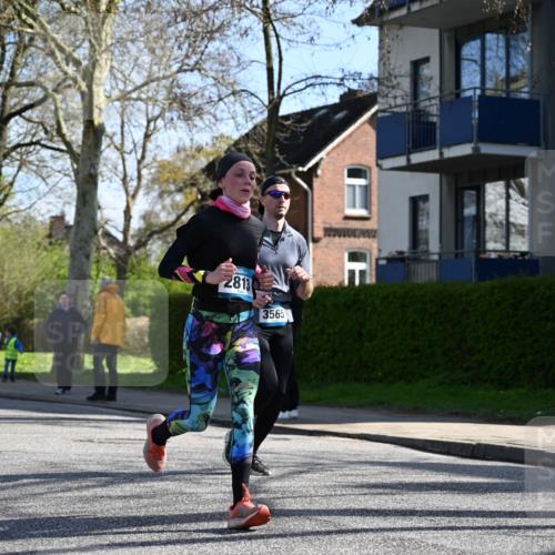 12.04.2026 - 45. Internationalen Wilhelmsburger Insellauf J. Mangold http://msf.ph/oto/9460589 12.04.2026 10:43:10 Ziel 5840, 2406, 4377, 3086, 3227, 4974, 5705, 2189, 5697, 2813, 4931, 3565, 5337, 2102, 2656, 2104, 5407, 5286, 2039, 3486, 4428, 3022, 4349 meine-sportfotos.de