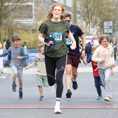 12.04.2026 - 45. Internationalen Wilhelmsburger Insellauf Strokosch-Dieckow http://msf.ph/oto/9460591 12.04.2026 13:19:15 Ziel 3524, 2572, 3587, 4734 meine-sportfotos.de