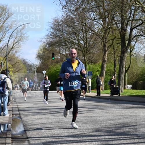 12.04.2026 - 45. Internationalen Wilhelmsburger Insellauf J. Mangold http://msf.ph/oto/9460607 12.04.2026 10:43:12 Ziel 2406, 4377, 3086, 3227, 4974, 5705, 2189, 5697, 2813, 4931, 3565, 5337, 2102, 2656, 2104, 5407, 5286, 2039, 3486, 4428, 3022, 4349, 2065 meine-sportfotos.de